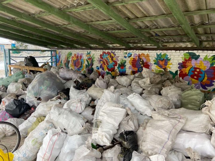 На Ратнівщині учні зібрали понад 68 тисяч кілограмів скла та пластику