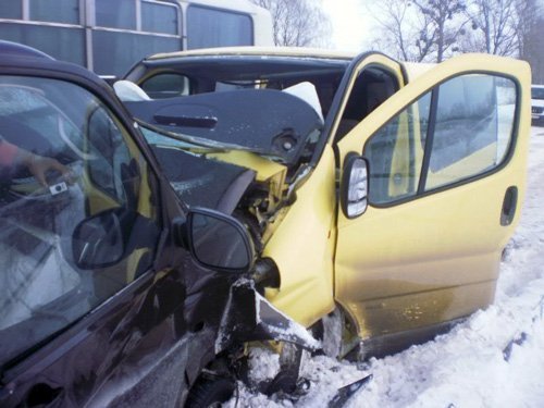 Аварія на Волині: виїхав на зустрічну смугу, врізався у бус, загинув. ФОТО