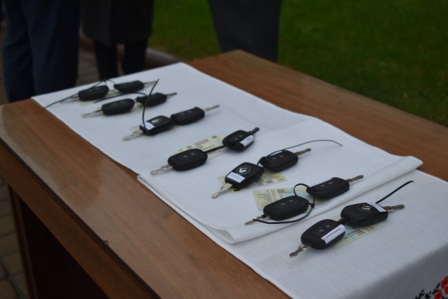 Сім амбулаторій на Волині отримали новенькі автомобілі. ФОТО