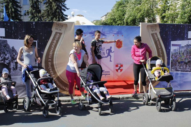 Як у Ковелі бігали мами з візочками. ФОТО