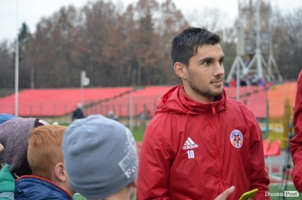  Маленькі лучани тренувались на одному полі з відомими футболістами. ФОТО