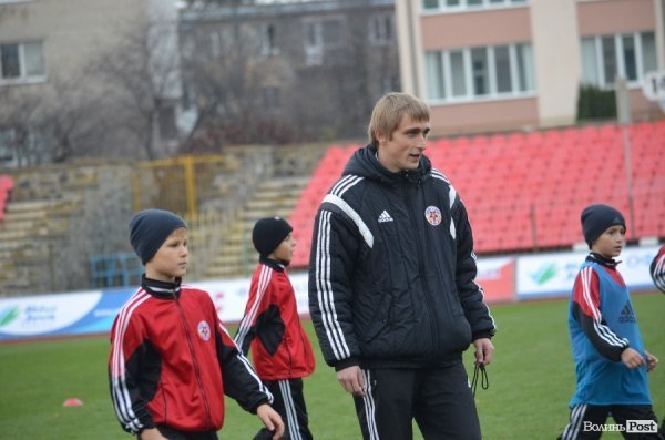  Маленькі лучани тренувались на одному полі з відомими футболістами. ФОТО