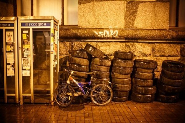 Ніч на Майдані в очікуванні штурму. ФОТО