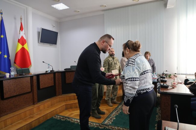 У Луцьку рідним загиблих військових вручили державні нагороди 