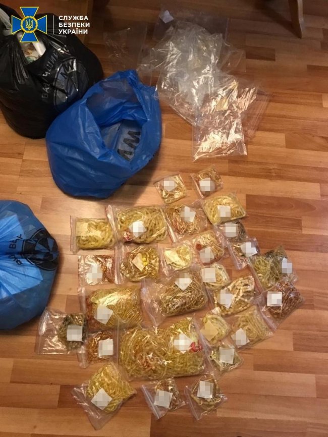 На Рівненщині викрили контрабанду бурштину на 4 мільйони гривень. ФОТО