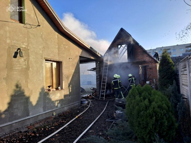 У місті на Волині горів гараж