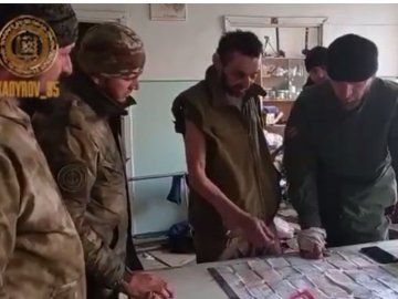 «Кадирівці» в Маріуполі спіймали безхатька і видали за «розвідника ЗСУ» 