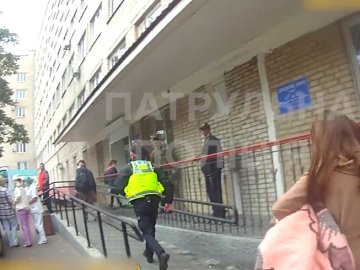 У Луцьку патрульні супроводили до лікарні авто з дитиною, яка потребувала термінової допомоги. ВІДЕО