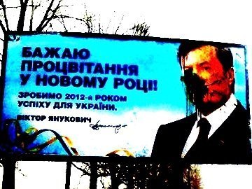 Дідуся, який заляпав біл-борди Януковича, нема за що судити, – адвокат