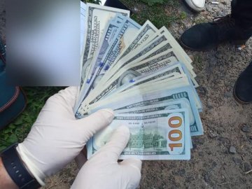 Посадовцю Держекоінспекції, якого зловили на хабарі у Луцьку, оголосили про підозру