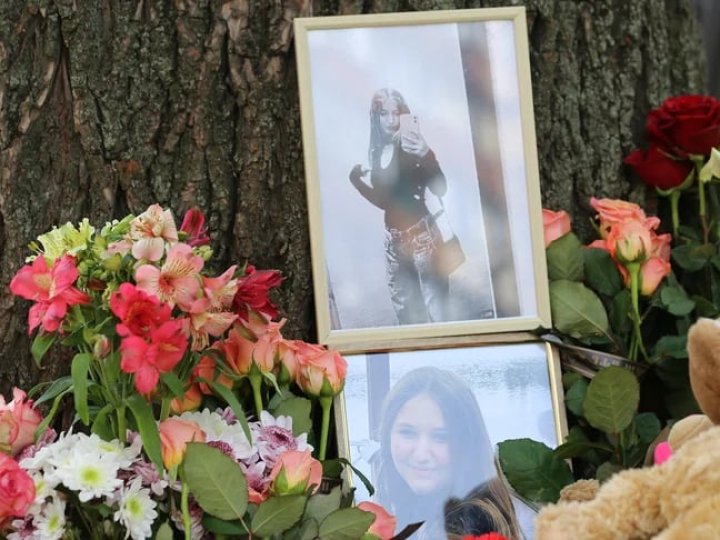 До місця загибелі дітей у Києві масово несуть квіти. ВІДЕО