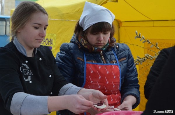 У Луцьку ярмаркували, щоб допомогти добровольцям в АТО.ФОТО