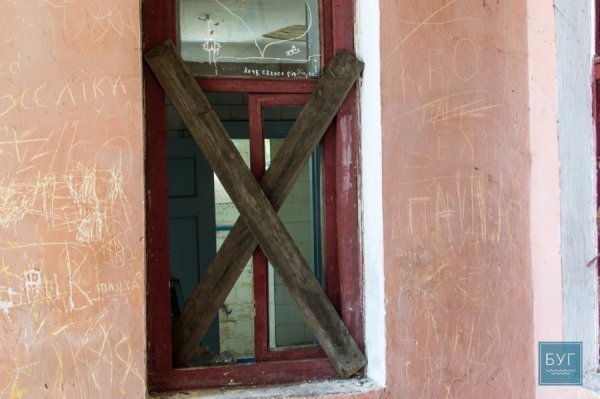 У Благодатному в приміщенні колишньої лазні влаштували притон. ФОТО