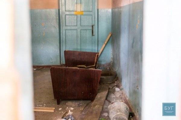 У Благодатному в приміщенні колишньої лазні влаштували притон. ФОТО