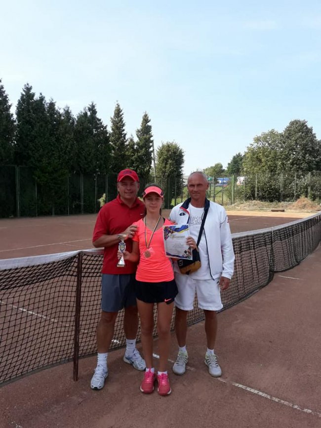 Юна спортсменка з Луцька взяла «бронзу» на турнірі з тенісу