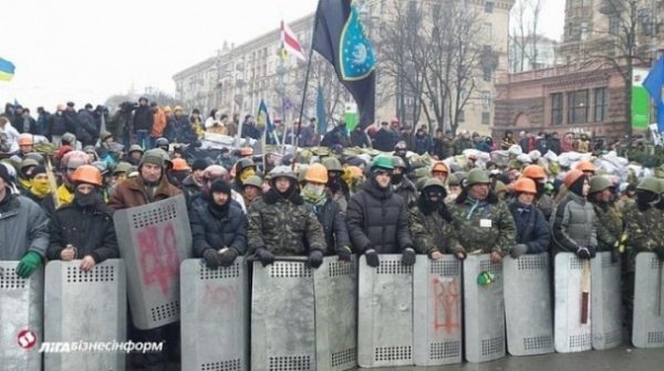 Як тітушки ходили розбирати майданівські барикади. ФОТО