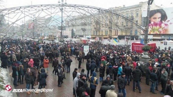 Як тітушки ходили розбирати майданівські барикади. ФОТО