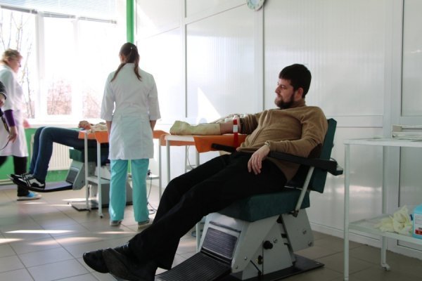 Митрополит  Михаїл здав кров для бійців АТО. ФОТО