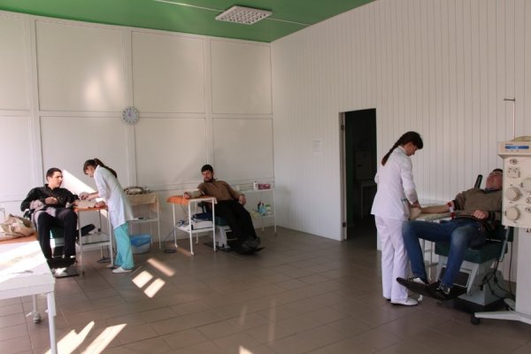 Митрополит  Михаїл здав кров для бійців АТО. ФОТО