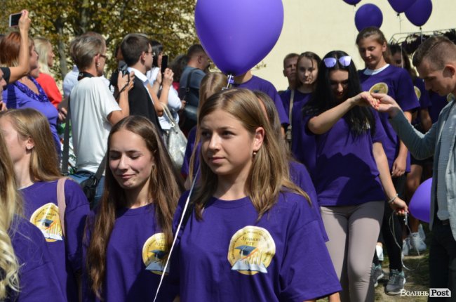 Танець від ректора і завдання від губернатора: як у луцькому «політесі» першачків зустрічали. ФОТО