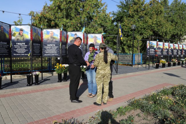 В громаді на Волині родинам полеглих воїнів вручили посмертні ордени «За мужність»