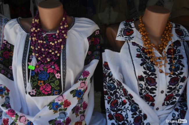 Від і до: що та за скільки продають народні умільці у центрі Луцька. ФОТО