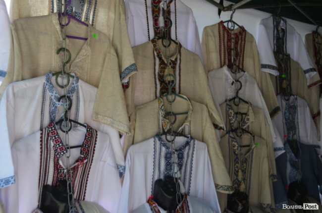 Від і до: що та за скільки продають народні умільці у центрі Луцька. ФОТО