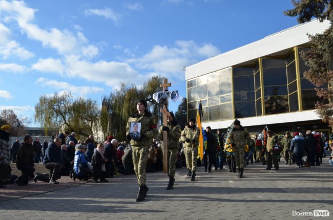 Загинув у день народження: Луцьк попрощався з воїном Віктором Лахаєм. ФОТОРЕПОРТАЖ