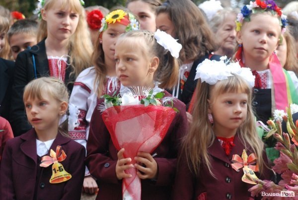 Перший дзвоник у  «найкращій луцькій школі». ФОТО