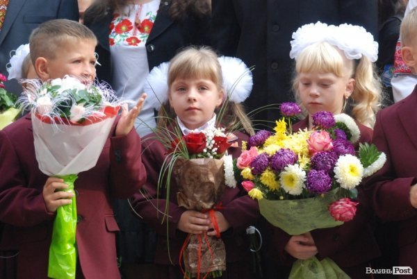 Перший дзвоник у  «найкращій луцькій школі». ФОТО