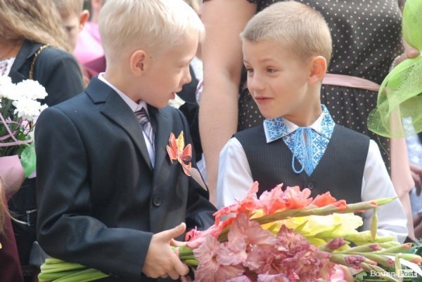 Перший дзвоник у  «найкращій луцькій школі». ФОТО