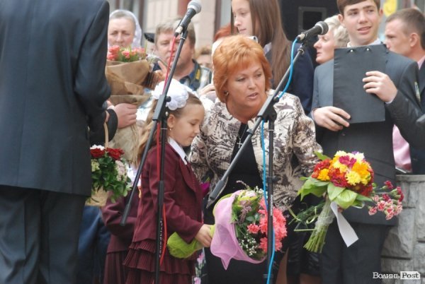 Перший дзвоник у  «найкращій луцькій школі». ФОТО