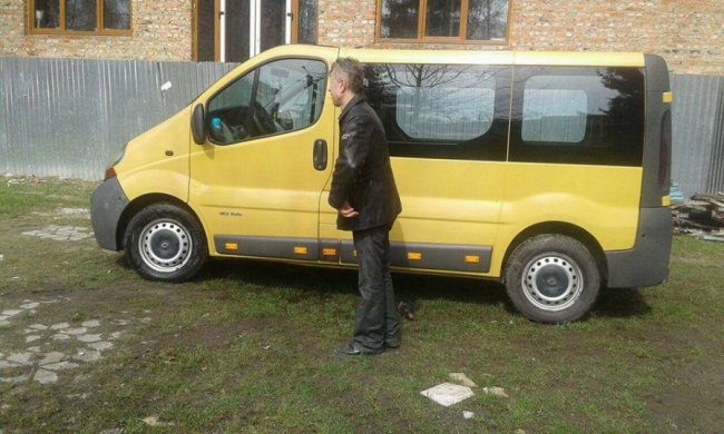 У Луцьку муніципали «спіймали» чоловіка, який мив автівку у дворі багатоповерхівки