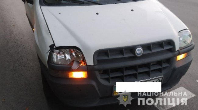 У Рівному авто збило жінку-двірника, яка прибирала дорогу. ФОТО