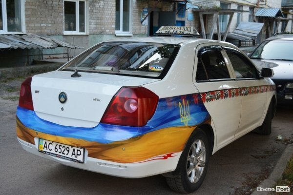 На вулицях Луцька – патріотичне таксі. ФОТО