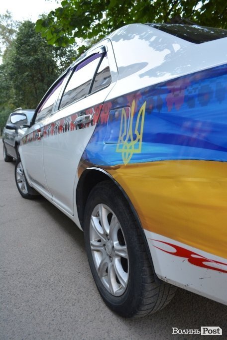 На вулицях Луцька – патріотичне таксі. ФОТО