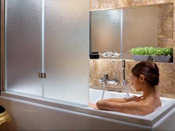 Які вибрати скляні шторки у ванну*