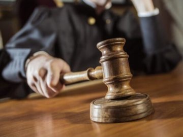 У Луцьку судили водія «євробляхи» за холодну зброю в салоні авто