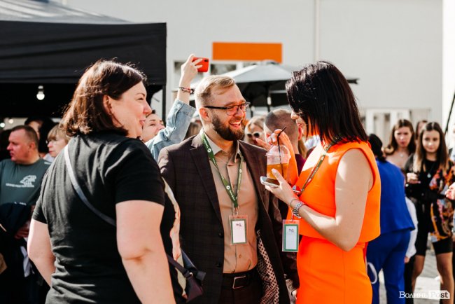 У новій локації і… з котом: як в інноваційній луцькій школі «ThinkGlobal» 1 вересня відзначали. ФОТО* 