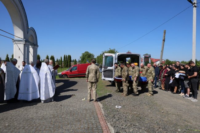 Скорботний день: у Луцьку провели в останню путь двох Героїв