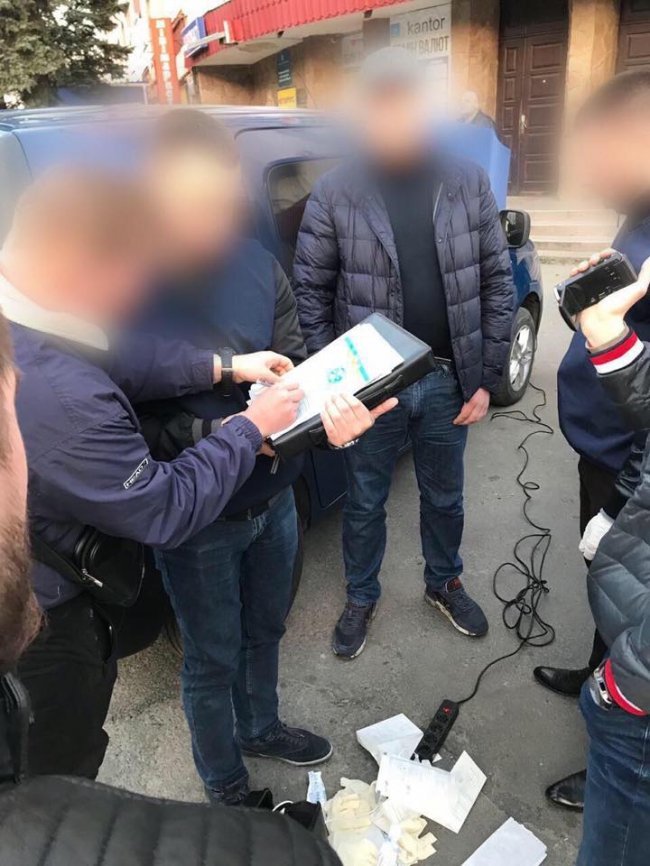 Скандального «земельника», який у Луцьку погорів на хабарі, взяли під варту