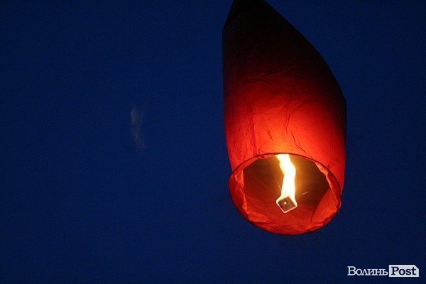 У Луцьку зізнавалися в коханні на небі. ФОТО
