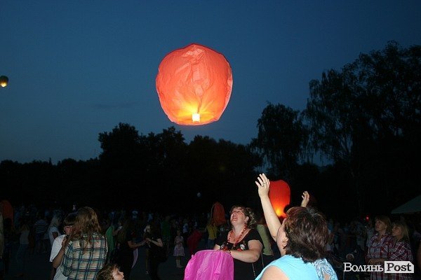 У Луцьку зізнавалися в коханні на небі. ФОТО