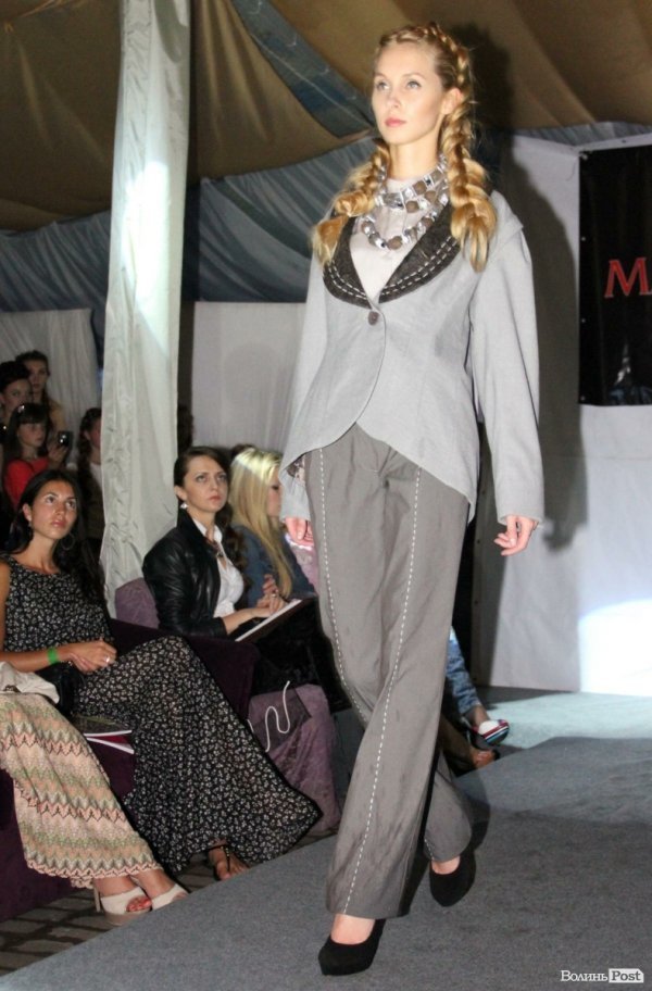 Довгоногі красуні, купальники, сукні: День моди в Луцьку. ФОТО