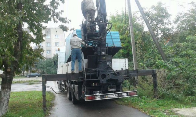 Луцькі муніципали зносили незаконні гаражі