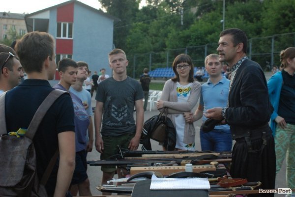 У Луцьку відкрили сезон нічного кіно просто неба. ФОТО