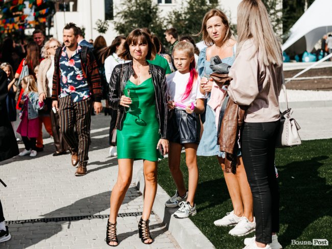 У новій локації і… з котом: як в інноваційній луцькій школі «ThinkGlobal» 1 вересня відзначали. ФОТО* 