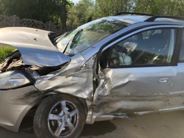 Аварія у Луцьку: зіткнулись два автомобілі, госпіталізували пасажира. ФОТО