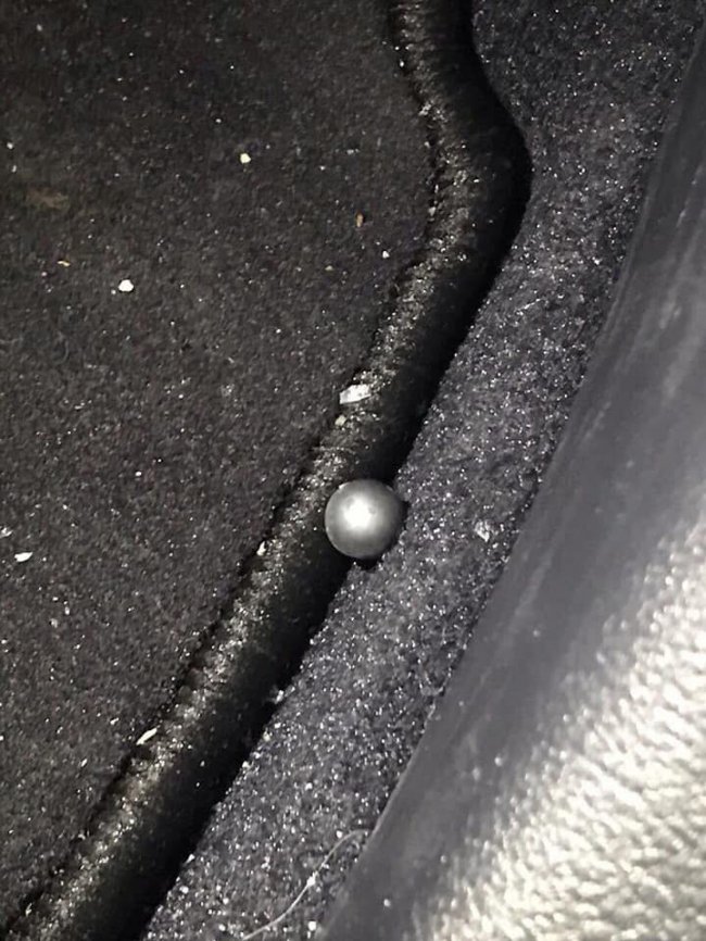 Під Києвом невідомі обстріляли два авто, в одному з них були діти