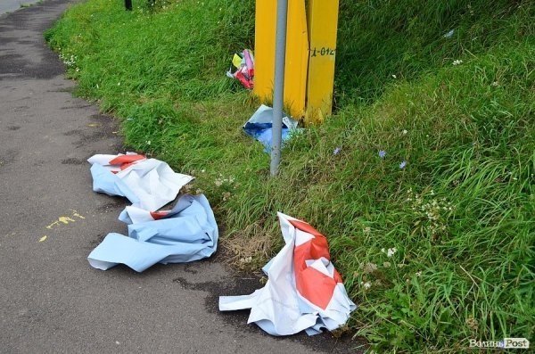 У Луцьку на Набережній – понівечені білборди. ФОТО